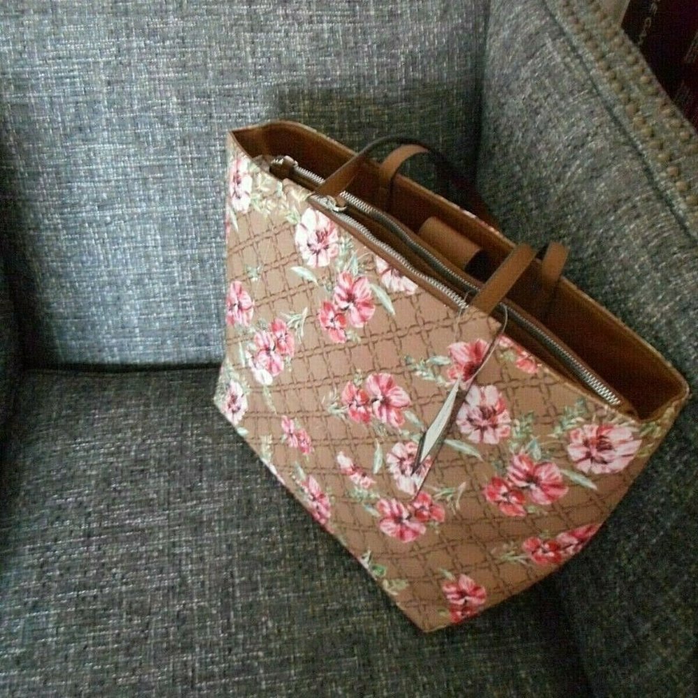 NEW NINE WEST Classic Multi Color Floral Shoulder Tote Handbag Purse - Picture 2 of 4